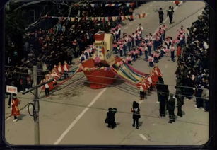 话世纪峥嵘,迎百年华诞 岁月可忆,未来可期 通达天下